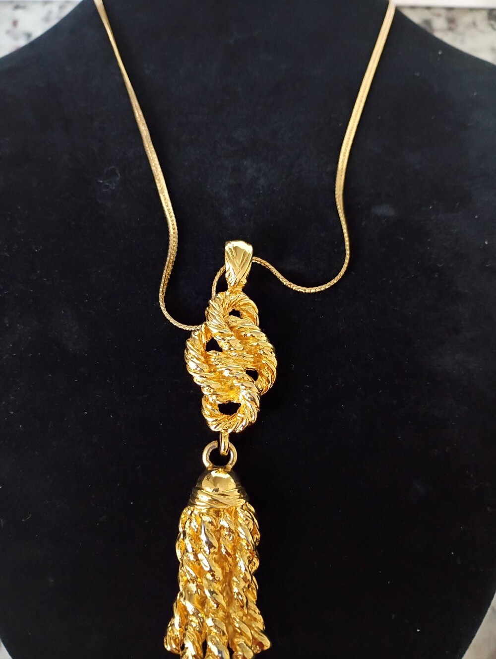 Vintage Gold-Tone Rope Knot Tassel Pendant Necklace - Women - Picture 2 of 3